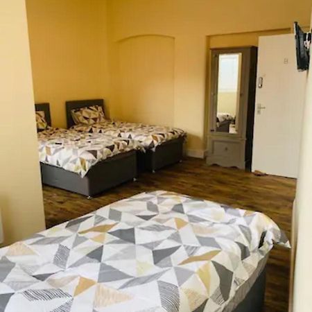 8 Fish Street, Budget City Centre Accomodation Лидс Экстерьер фото