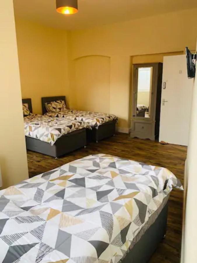8 Fish Street, Budget City Centre Accomodation Лидс Экстерьер фото