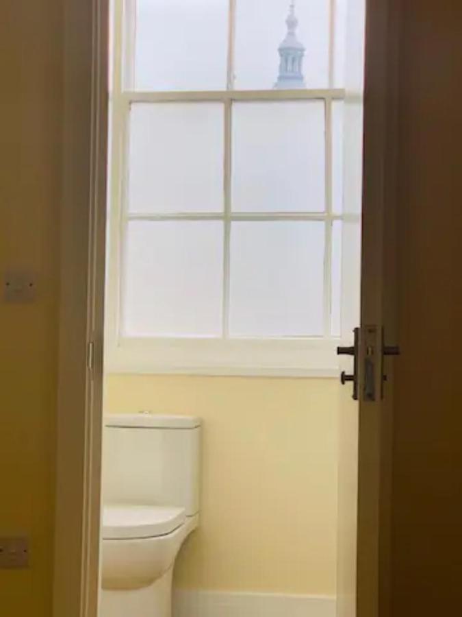 8 Fish Street, Budget City Centre Accomodation Лидс Экстерьер фото