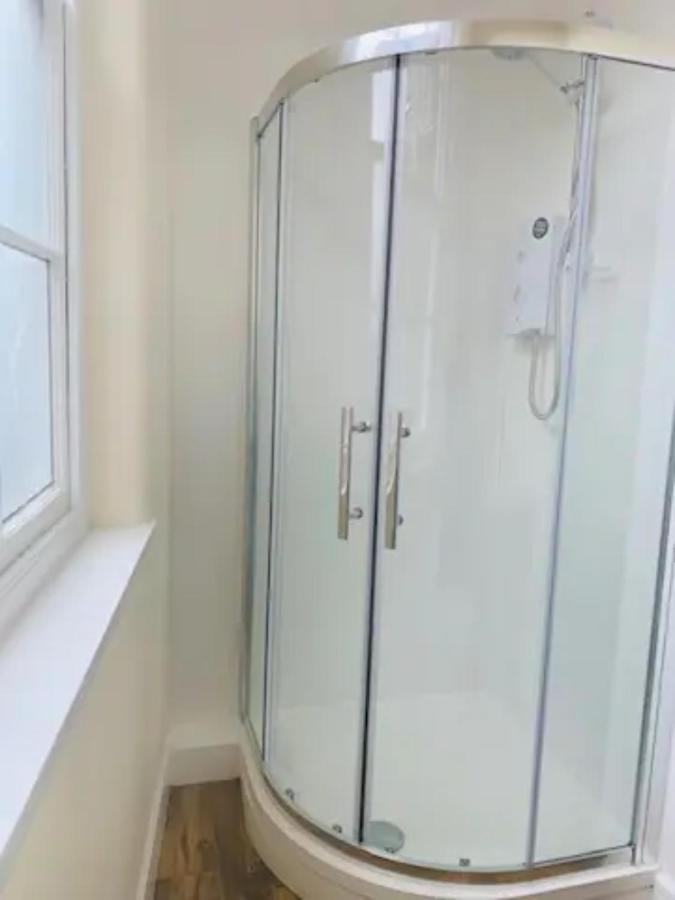8 Fish Street, Budget City Centre Accomodation Лидс Экстерьер фото